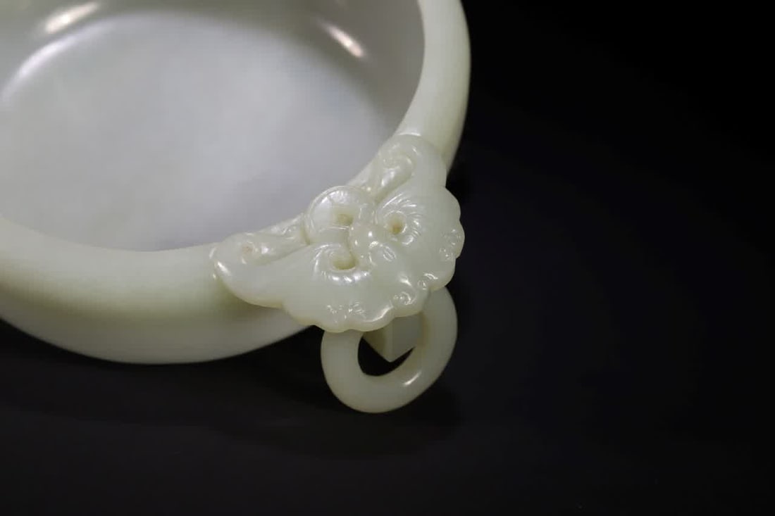 A Qing Dynasty blessing descended from the sky jade smoker ornament (1 of 9)