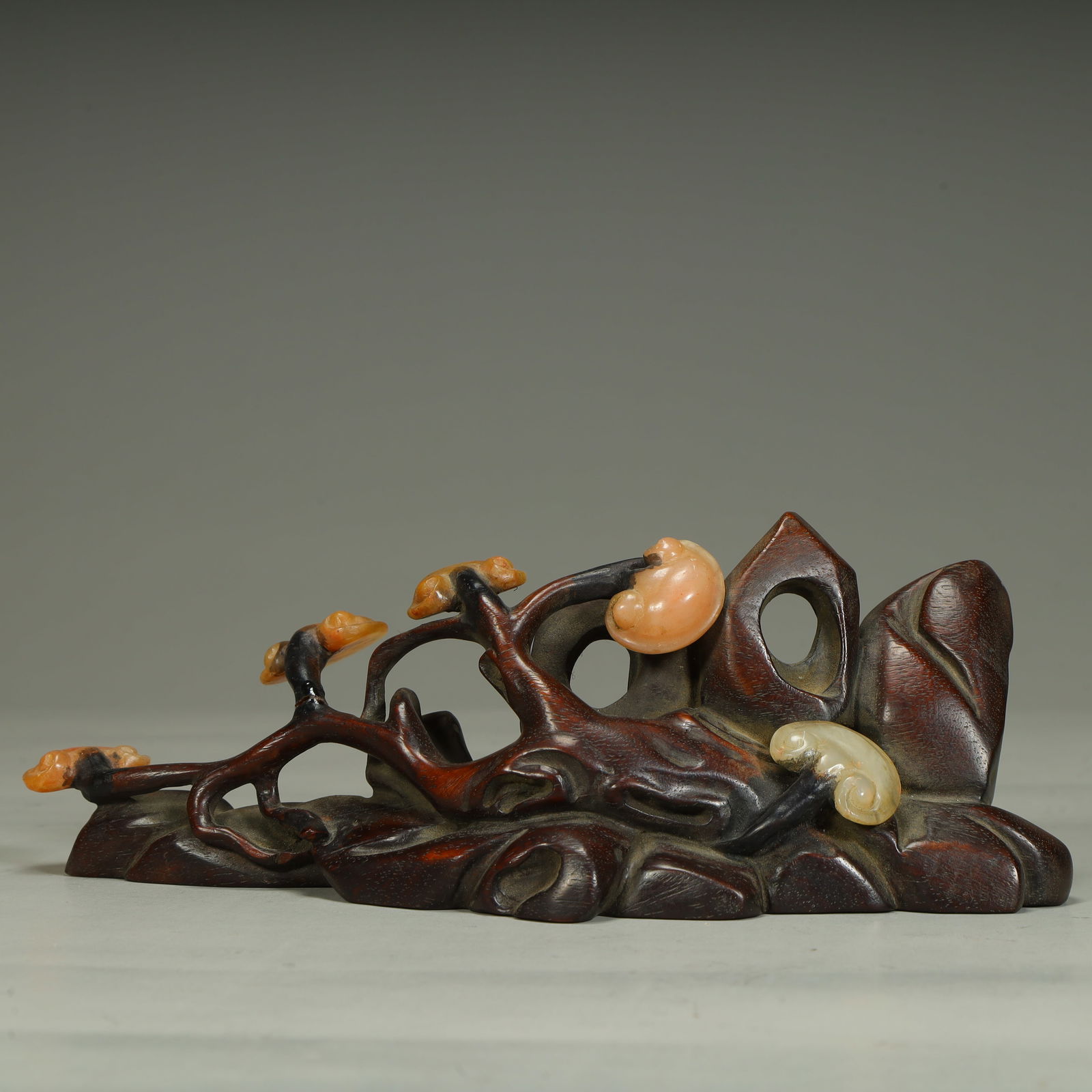 A late Qing Dynasty rosewood carving inlaid with Shoushan stone Nyingzhi pen holder (1 of 9)