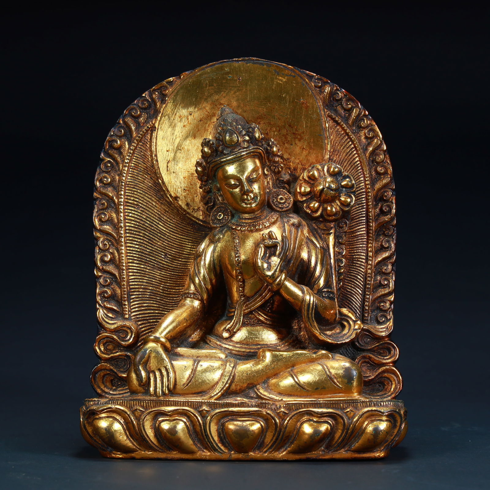 A statue of a gilded Bodhisattva in Tibetan Buddhism in the Qing Dynasty: Qing Dynasty Tibetan Buddhist gilt Bodhisattva statue SIZE: H:14cm L:11.5cm W:4.3cm 747g (The Dimensions Of All Batches Are Manually Measured.If You Need More Detailed Information, Please Contact Our