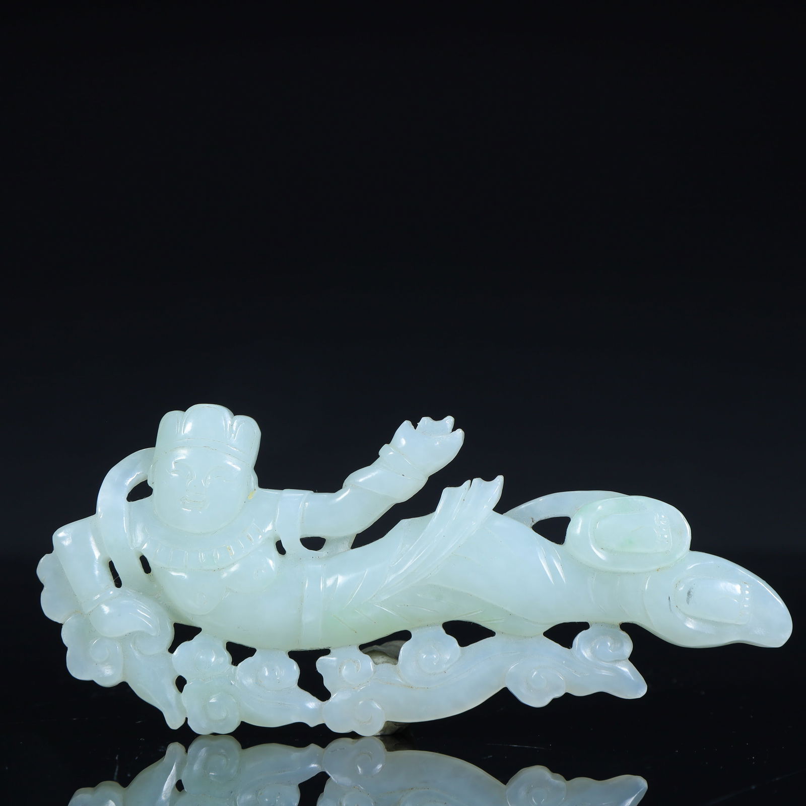 A Qing Dynasty Hetian jade flying ornament: Qing Dynasty Hetian jade flying pattern ornament SIZE: H:5cm L:11.5cm W:0.5cm W:67.7g (The Dimensions Of All Batches Are Manually Measured.If You Need More Detailed Information, Please Contact Our Cus