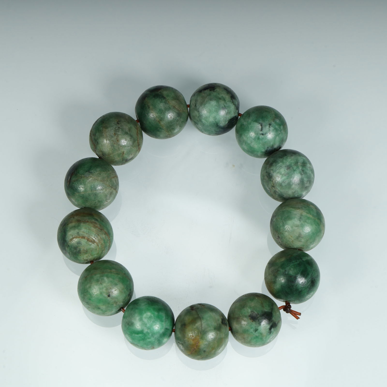 A jade bracelet of the Qing Dynasty (1 of 9)