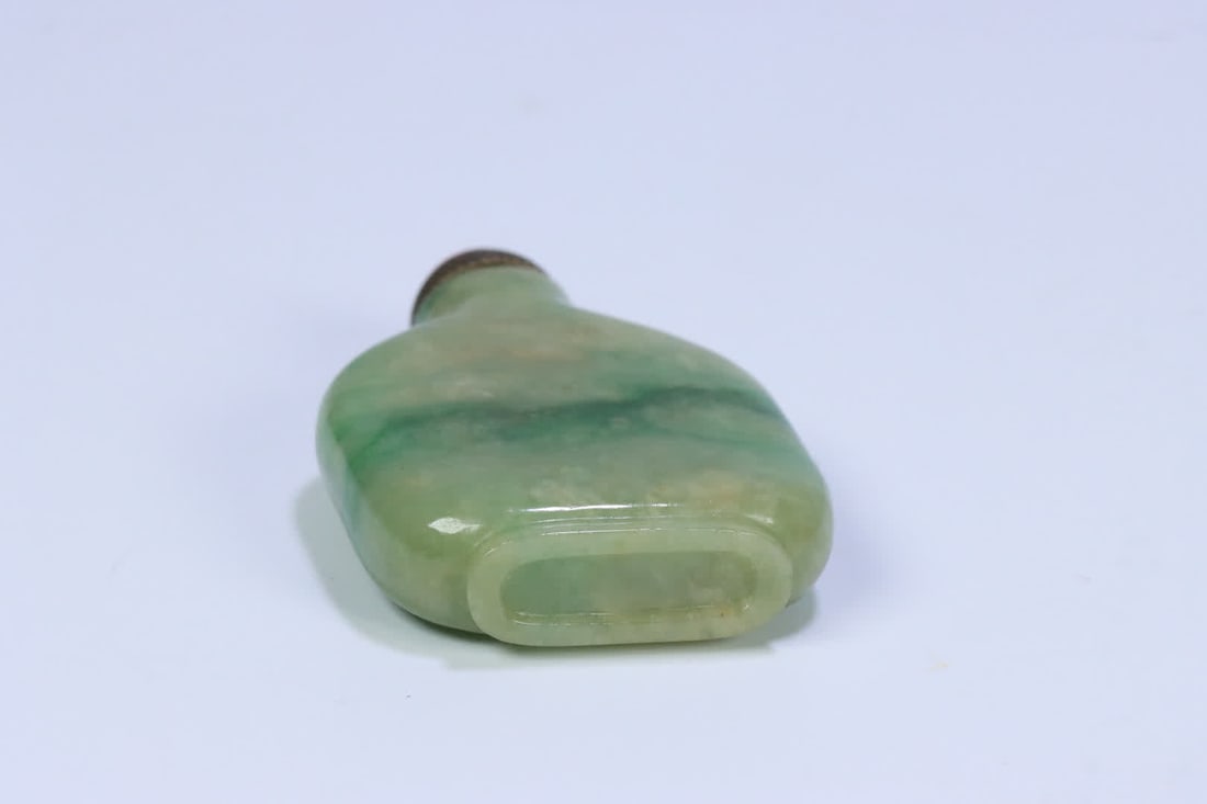 A Qing Dynasty jade plain pattern snuff bottle - 6