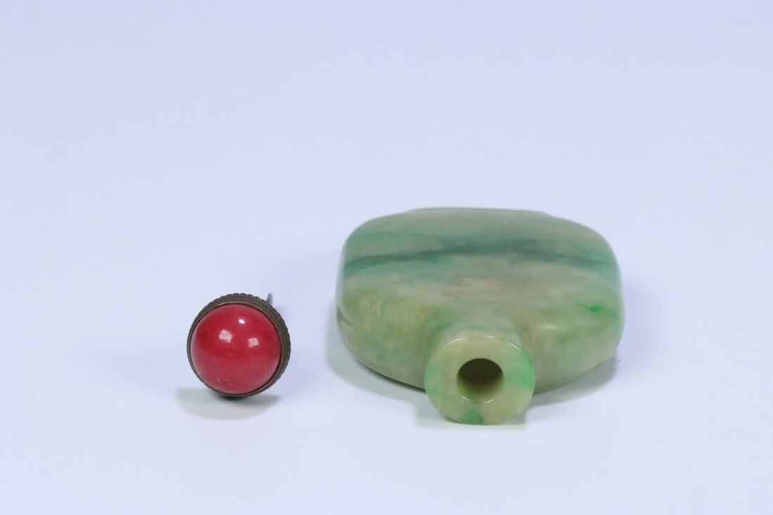 A Qing Dynasty jade plain pattern snuff bottle - 7