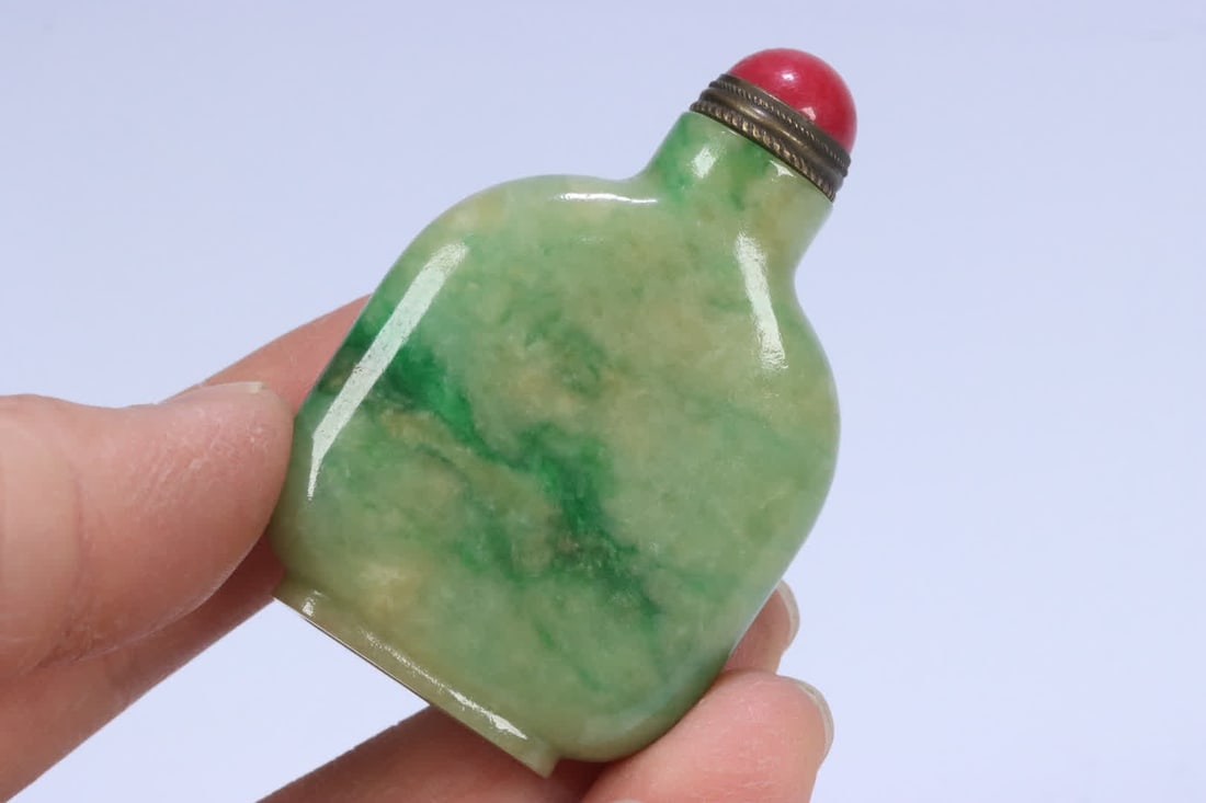 A Qing Dynasty jade plain pattern snuff bottle - 8