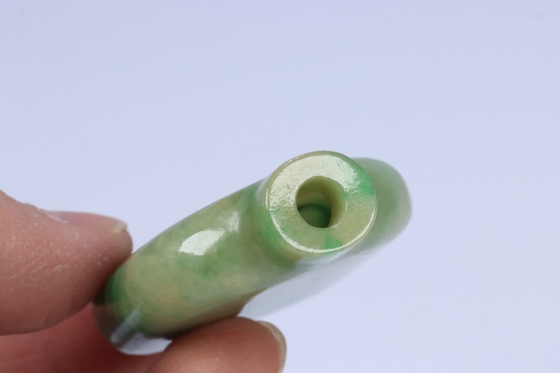 A Qing Dynasty jade plain pattern snuff bottle - 9