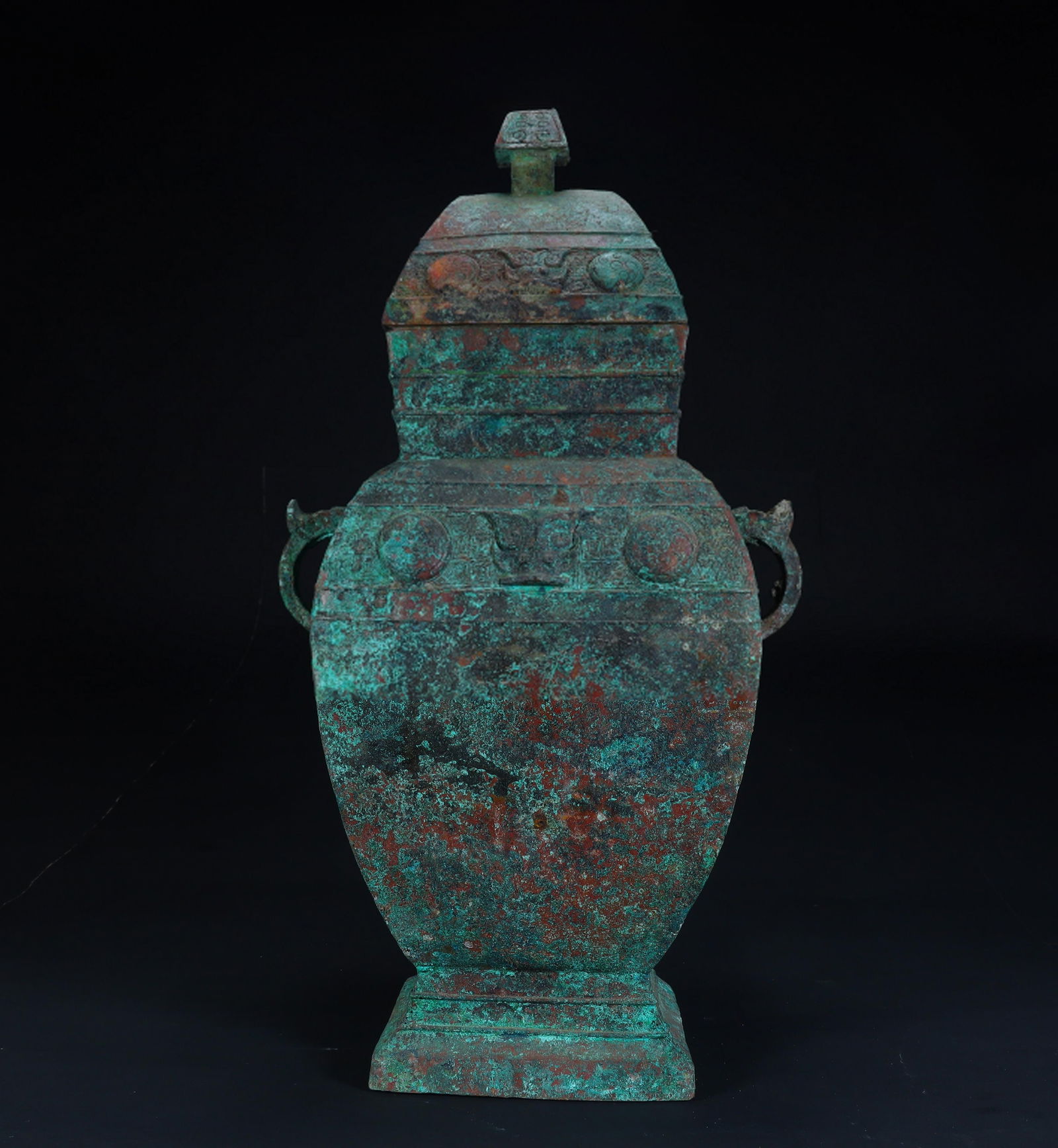 A piece of Qing Dynasty imitation Shang and Zhou bronze square pot (with lid): Qing Dynasty imitation Shang and Zhou bronze square pot (with lid) SIZE: H:48cm L:24.5cm W:16.5cm W:6.9kg (The Dimensions Of All Batches Are Manually Measured.If You Need More Detailed