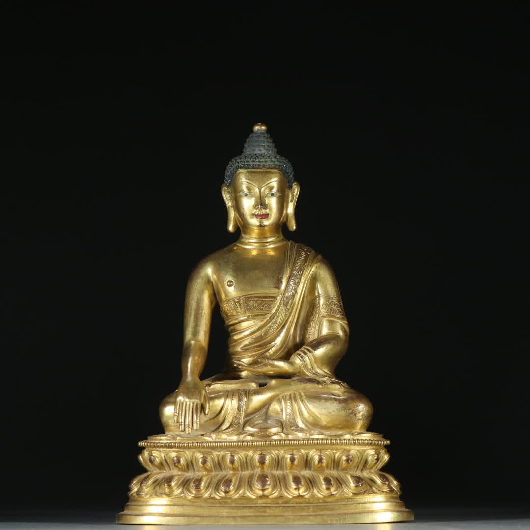 A piece of Qing Dynasty copper gilt Shakyamuni: Qing Dynasty copper gilt Shakyamuni SIZE: H:17.5cm W:11.6cm W:1030g (The Dimensions Of All Batches Are Manually Measured.If You Need More Detailed Information, Please Contact Our Customer Service