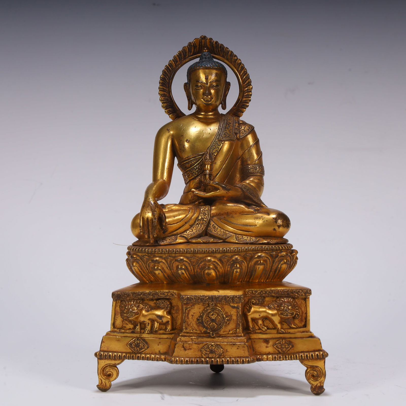 A piece of gilded in the Qing Dynasty (1 of 10)