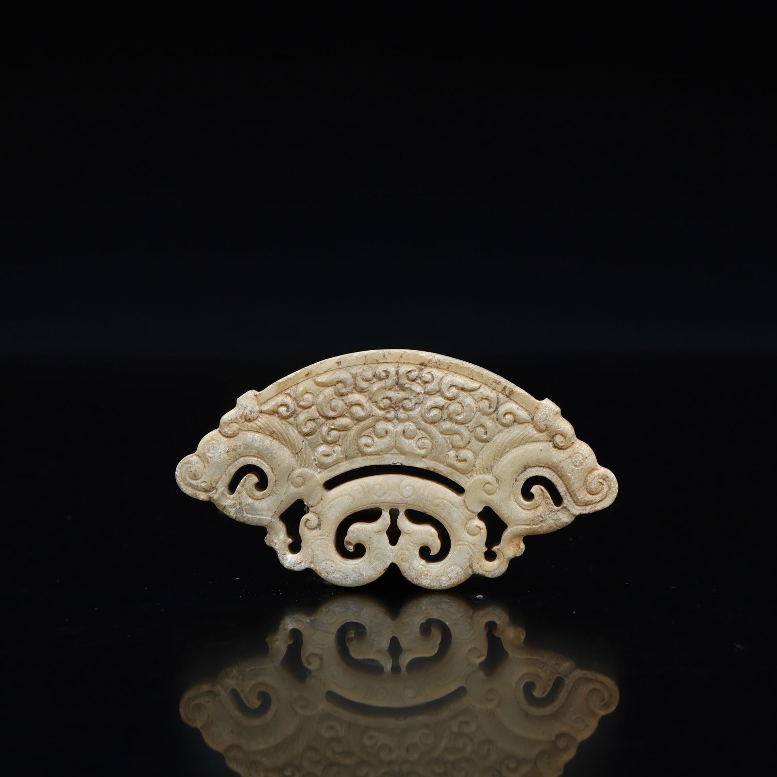 A piece of ancient jade double phoenix pattern hollow jade ornament (1 of 9)