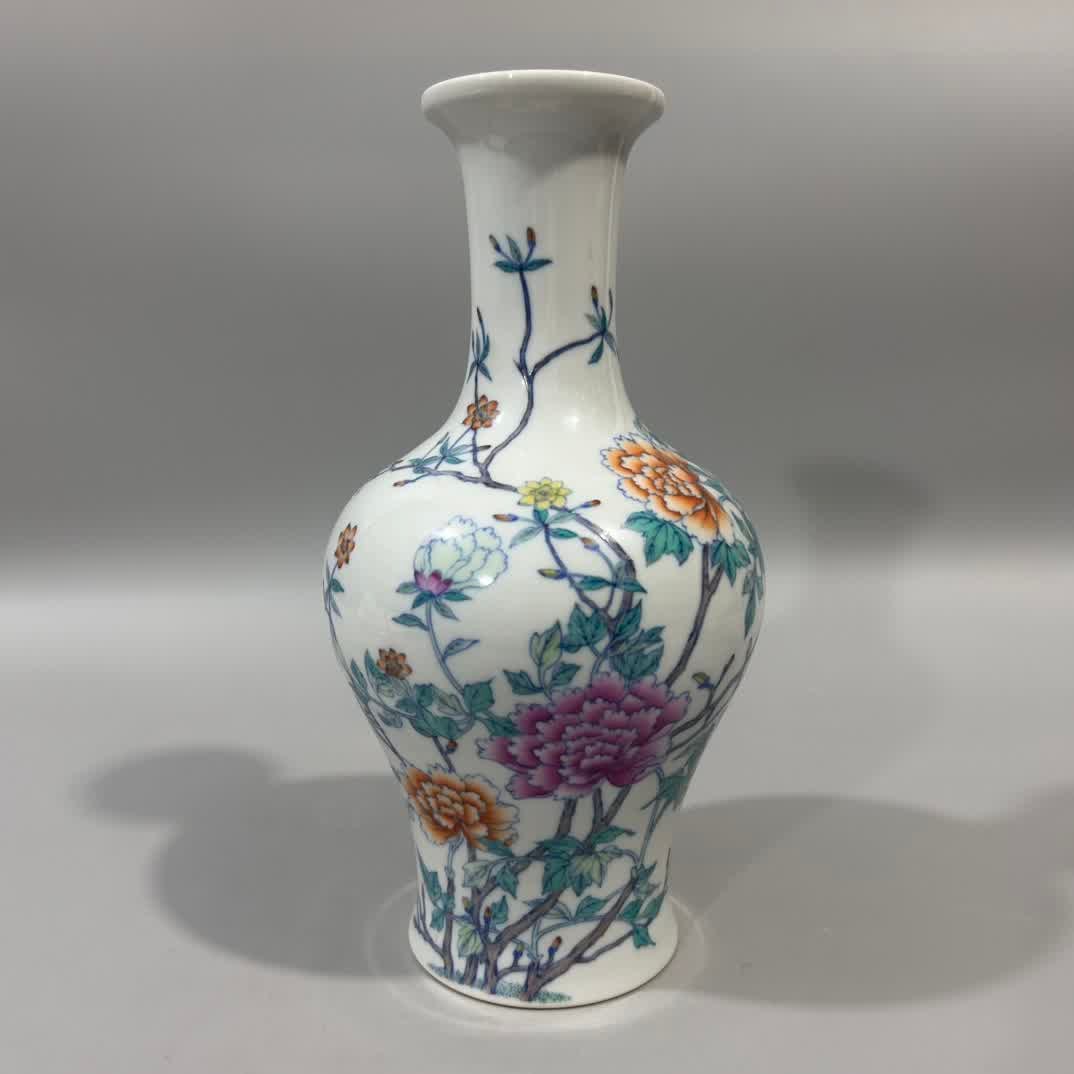 A Qing Yongzheng Doucai peony vase (1 of 7)