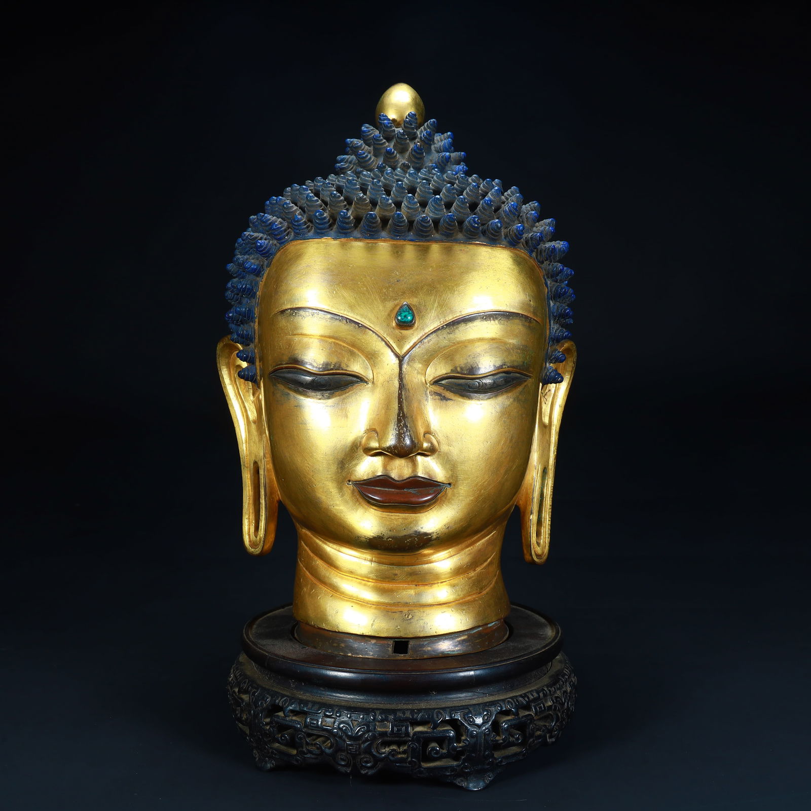 A gilded Buddha head statue of Tibetan Buddhism in the Qing Dynasty (1 of 11)