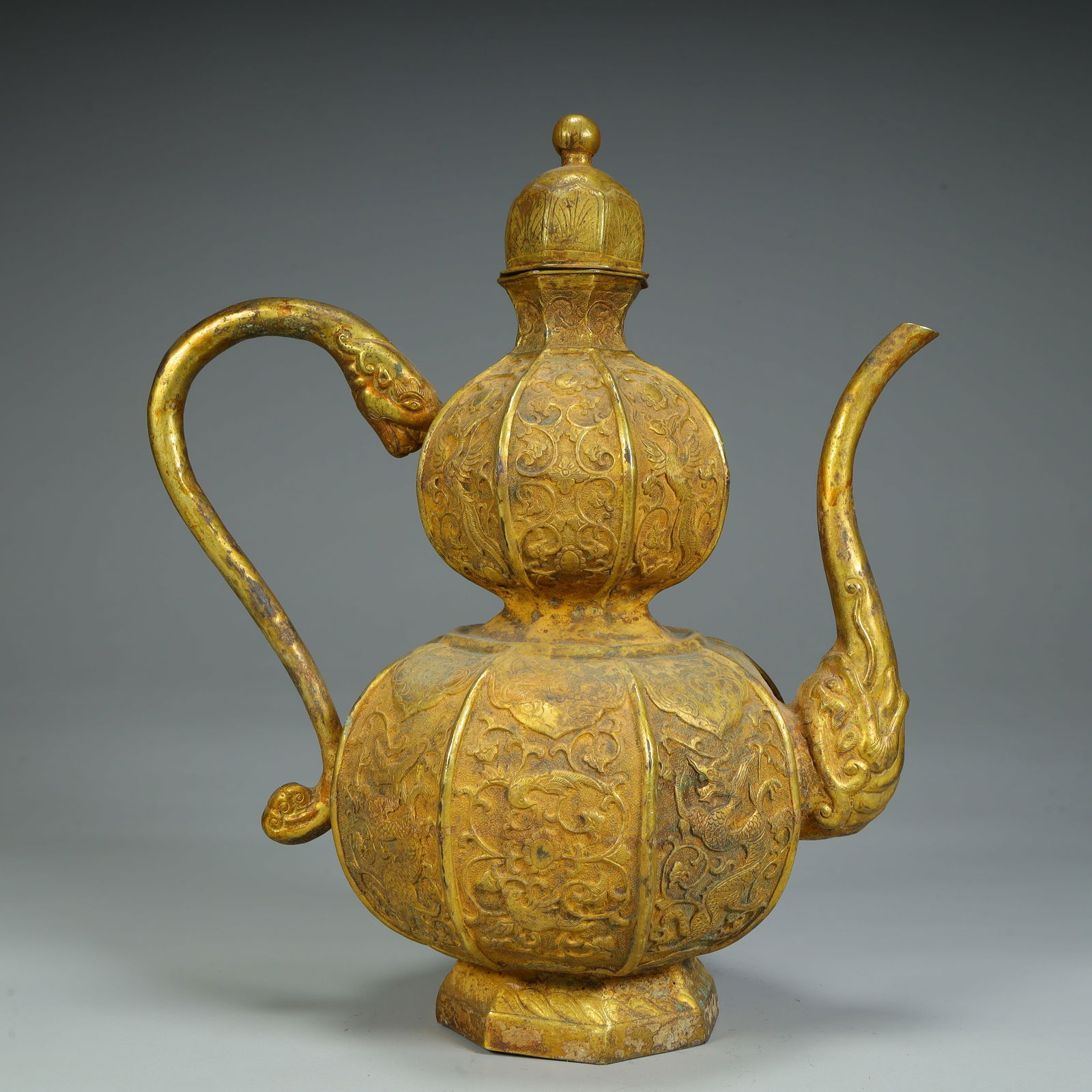 A Qing Dynasty copper-gilt cloud dragon pattern gourd-shaped pot (1 of 12)