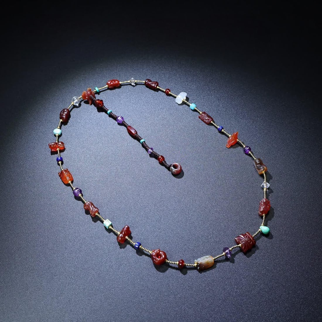 A Han Dynasty agate treasure necklace (1 of 9)