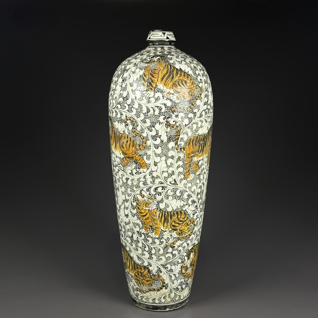 A Song Dynasty Cizhou kiln tiger pattern decorated plum bottle (1 of 9)