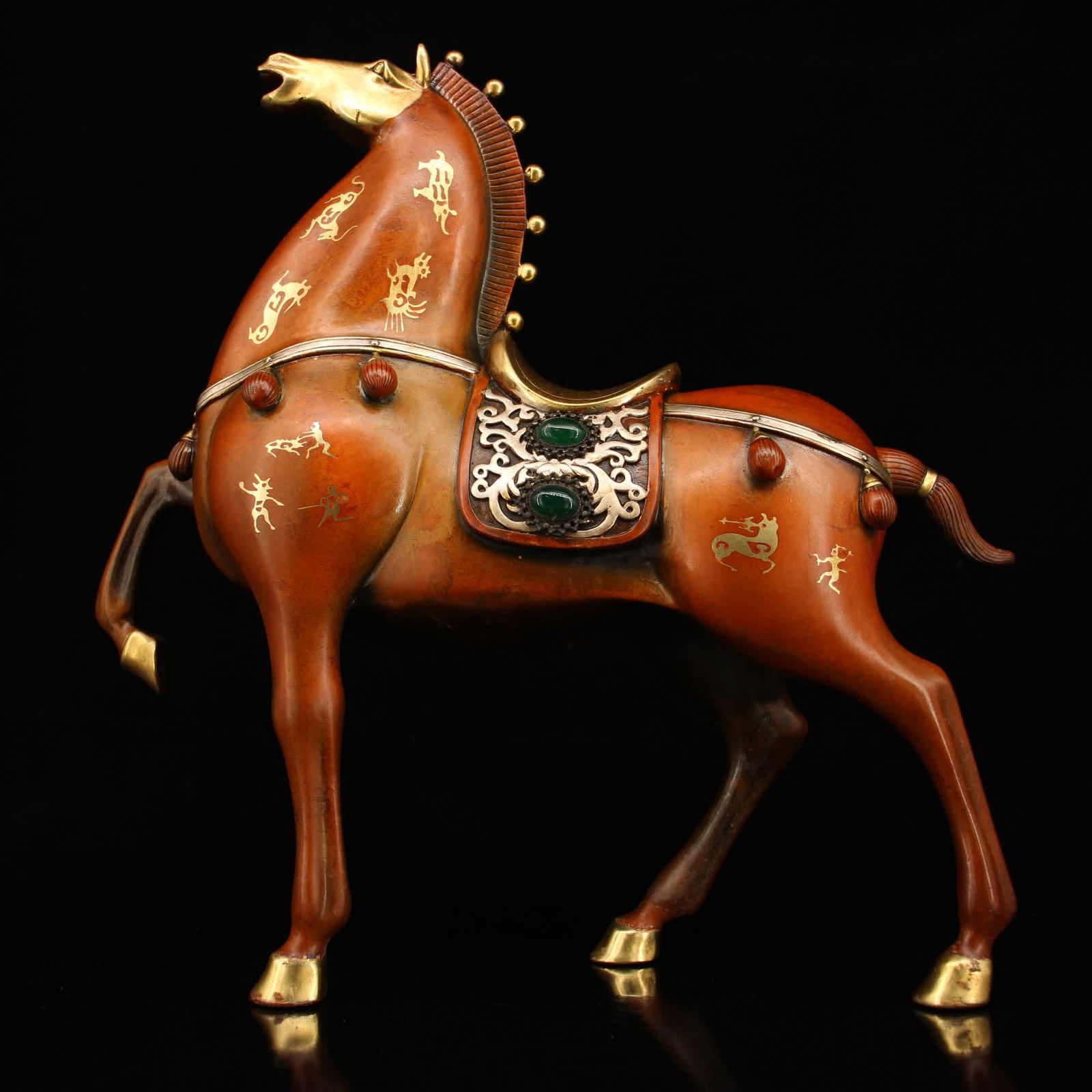 A red copper high-relief engraving gilt gilt silver Tang horse: Red copper high relief engraving gilt gilt silver Tang horse SIZE: W:3700g H:32cm W:28cm (The Dimensions Of All Batches Are Manually Measured.If You Need More Detailed Information, Please Contact Our