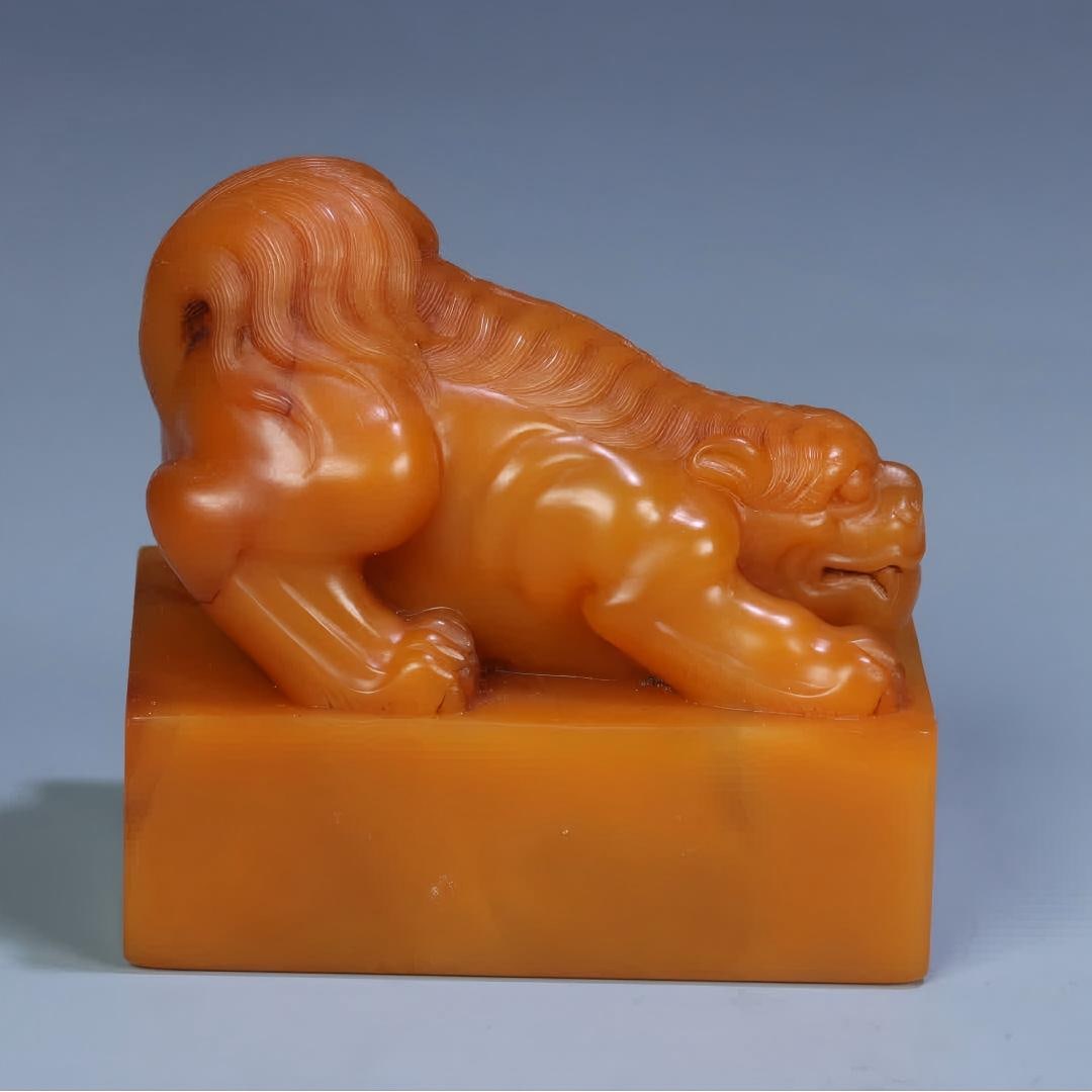 A Kangxi 39th year of the Ministry of Internal Affairs made Shoushan Tian Huang Rui beast button (1 of 10)