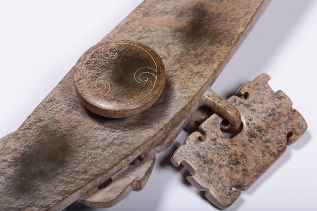 A pre-Ming ancient jade dragon pattern with a hook - 11