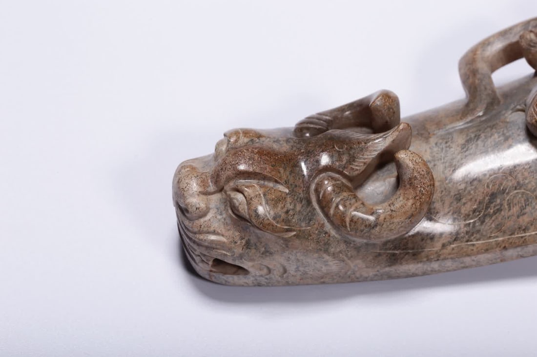 A pre-Ming ancient jade dragon pattern with a hook - 3