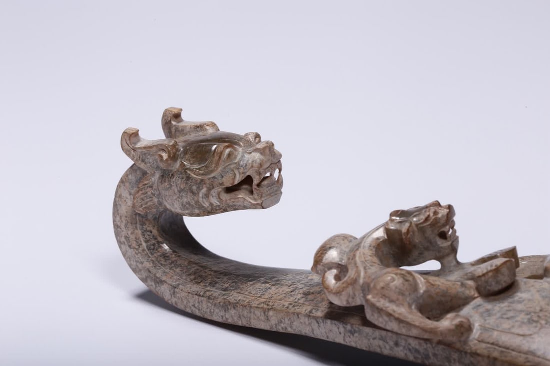 A pre-Ming ancient jade dragon pattern with a hook - 7