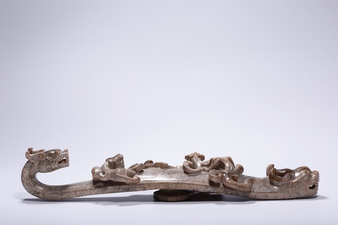 A pre-Ming ancient jade dragon pattern with a hook - 9
