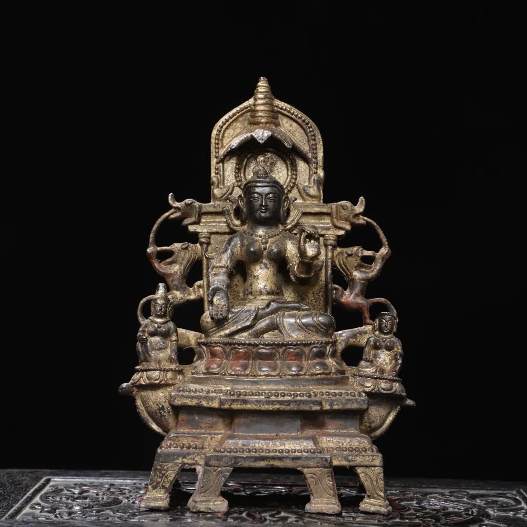 A bronze gold statue of the Northern Wei Buddha (1 of 9)