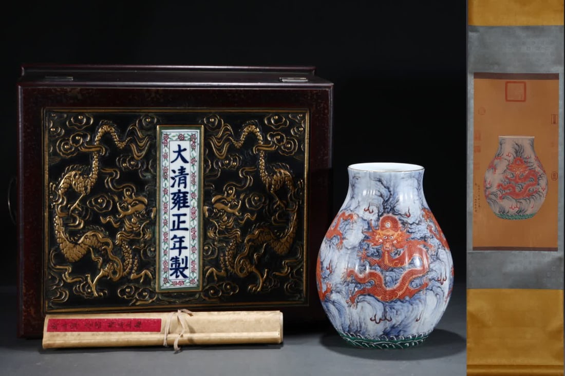 A Qing Yongzheng year ink color alum red dragon pattern gold painting Lang Shining silk calligraphy: Qing Yongzheng year ink color alum red dragon pattern gold painting Lang Shining silk calligraphy and painting SIZE: Core 61.5x31.5cm Porcelain H: 28cm abdominal D: 22cm (The Dimensions Of All Batches