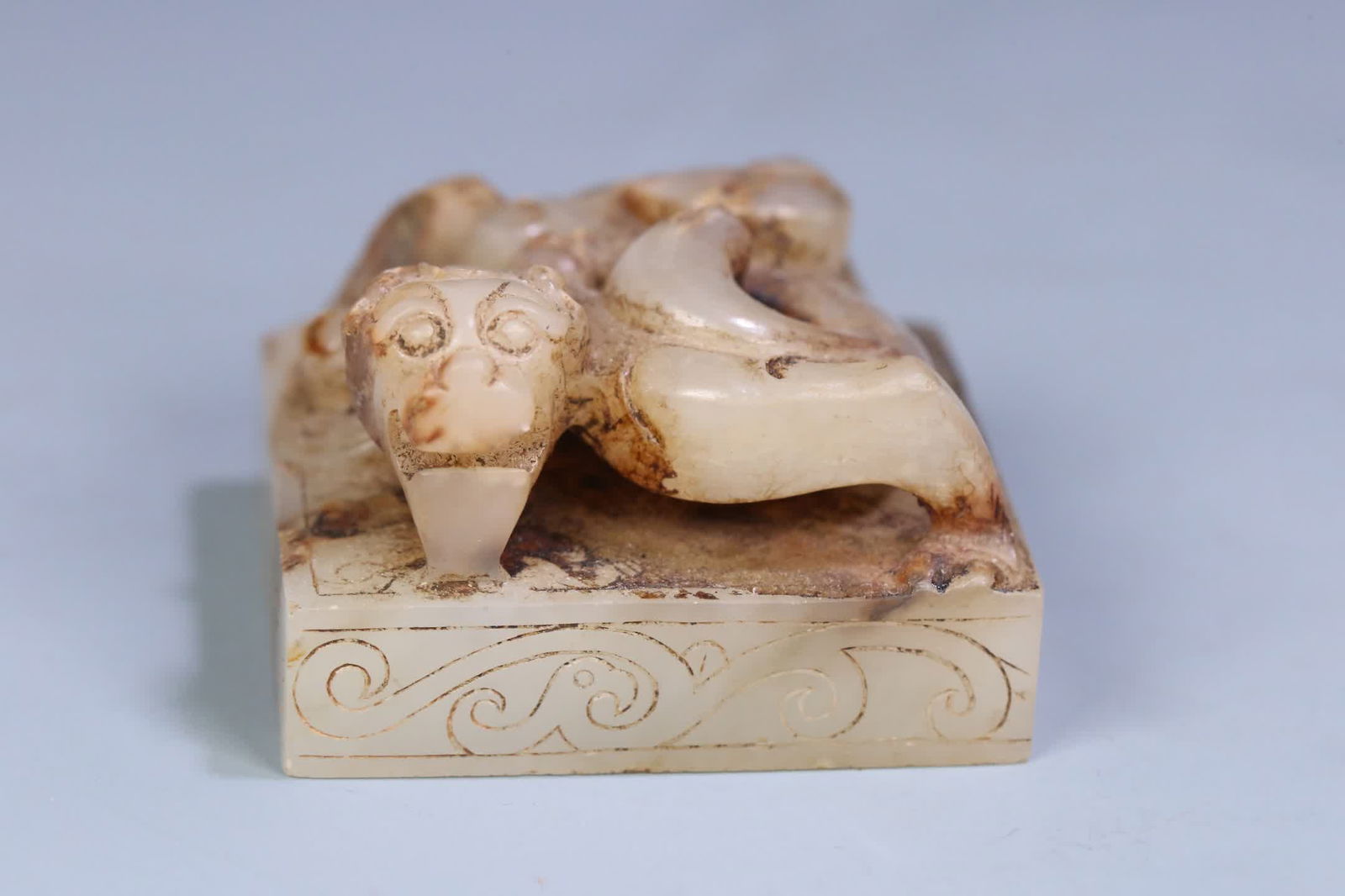 An ancient jade dragon button seal - 2