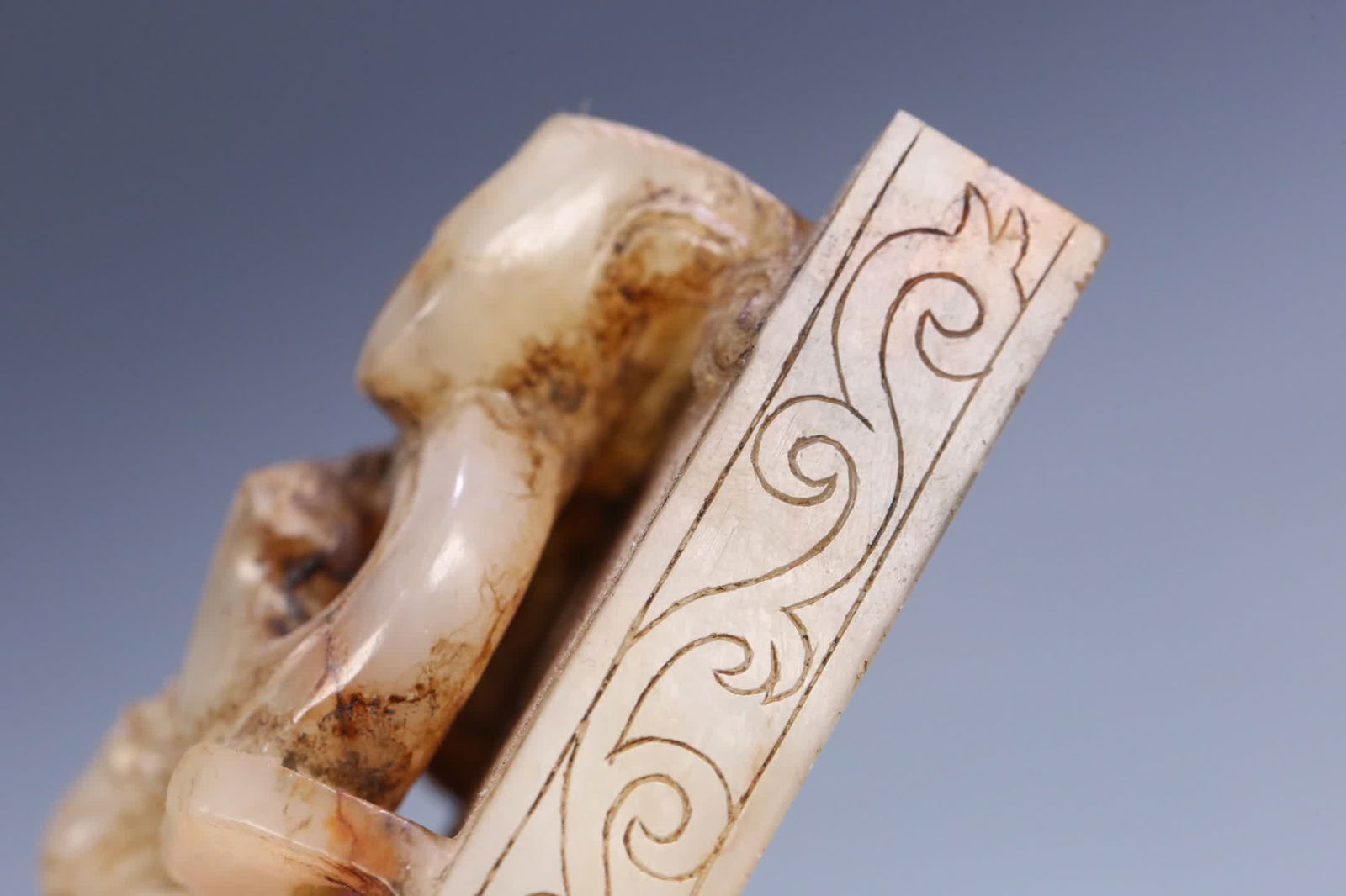 An ancient jade dragon button seal - 9