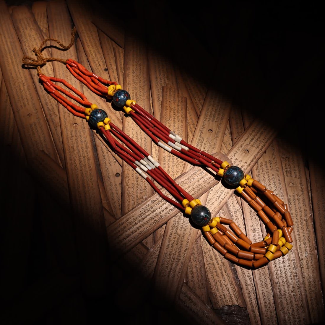 A Tibetan glazed Tibetan necklace (1 of 8)