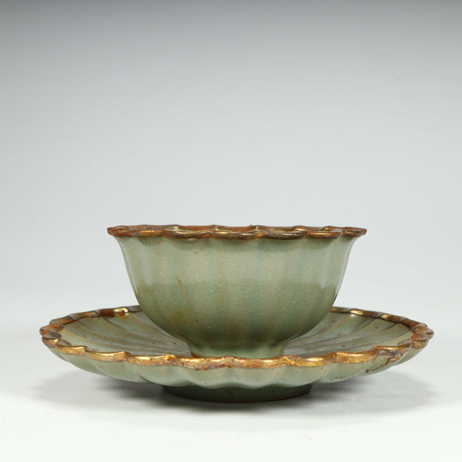 A Song Dynasty Longquan kiln celadon chrysanthemum petal pattern cup holder (1 of 15)