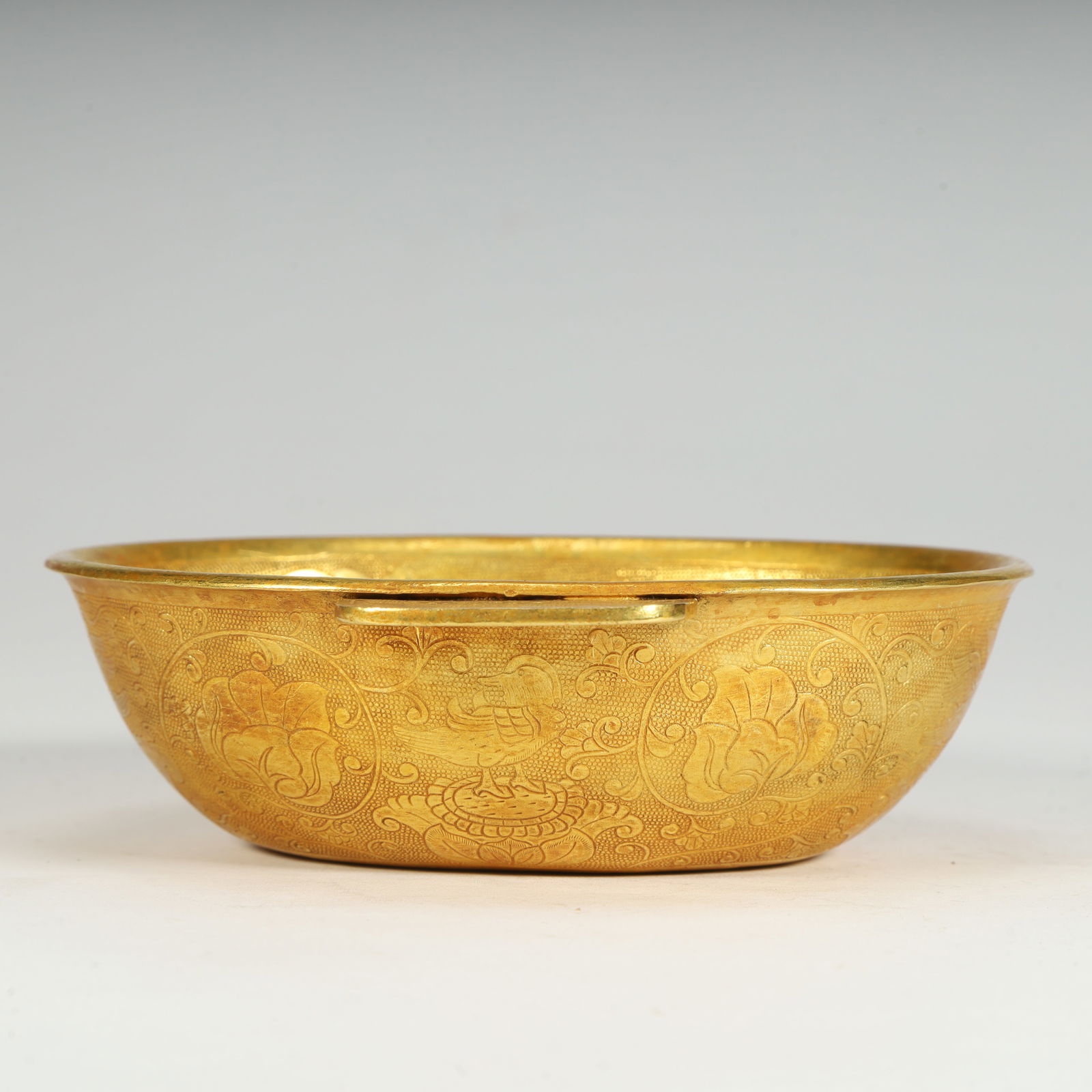 A Tang Dynasty gilt vine grass mandarin duck pattern silver feather cup: Tang Dynasty gilded vine grass mandarin duck pattern silver feather cup SIZE: H:3.5cm L:11.3cm W:10.7cm W:256g? (The Dimensions Of All Batches Are Manually Measured.If You Need More Detailed Informati