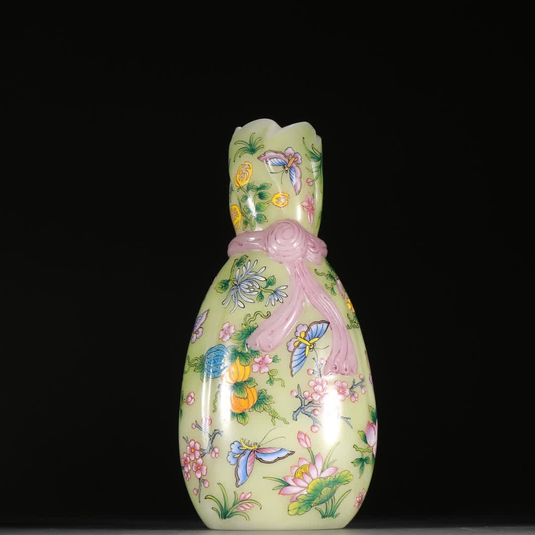 A Qing Dynasty material vessel painted enamel flower butterfly pattern baggage bottle: Qing Dynasty material vessel painting enamel flower butterfly pattern baggage bottle SIZE: H:20cm W:9.8cm W:630.2g (The Dimensions Of All Batches Are Manually Measured.If You Need More Detailed
