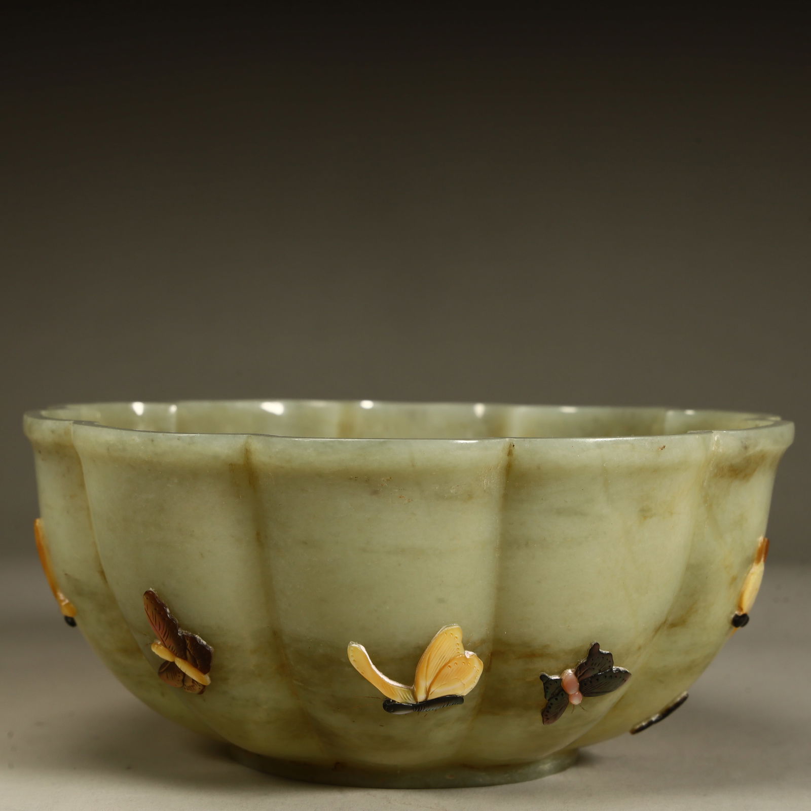 A Qing Dynasty Hetian jade bowl: Qing Dynasty Hetian jade bowl SIZE: H:6cm L:14cm W:14cm W:255g (The Dimensions Of All Batches Are Manually Measured.If You Need More Detailed Information, Please Contact Our Customer Service Before Bi