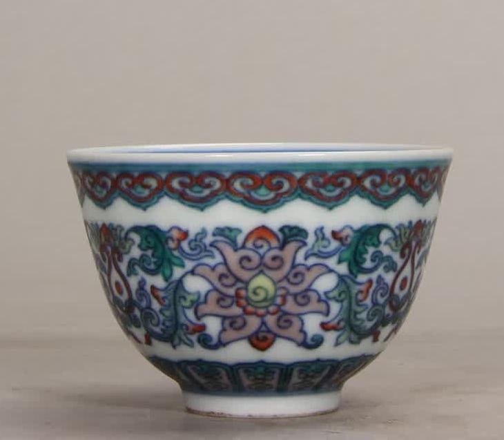 A Qing Dynasty Jiaqing Ducai entwined lotus pattern tea circle (1 of 10)