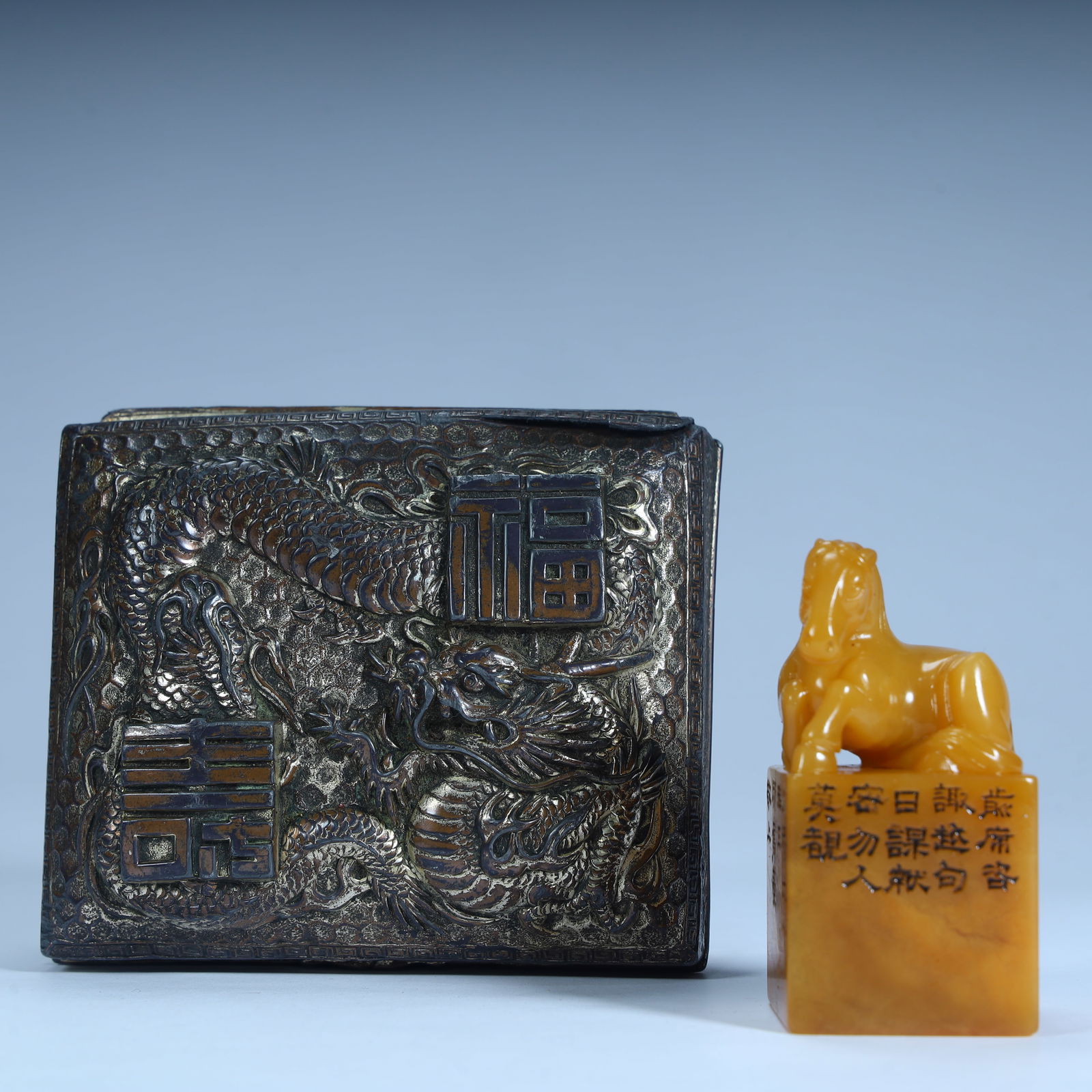 A Qing Dynasty silver "Fushou" dragon pattern box and Shoushan stone horse button seal (1 of 11)