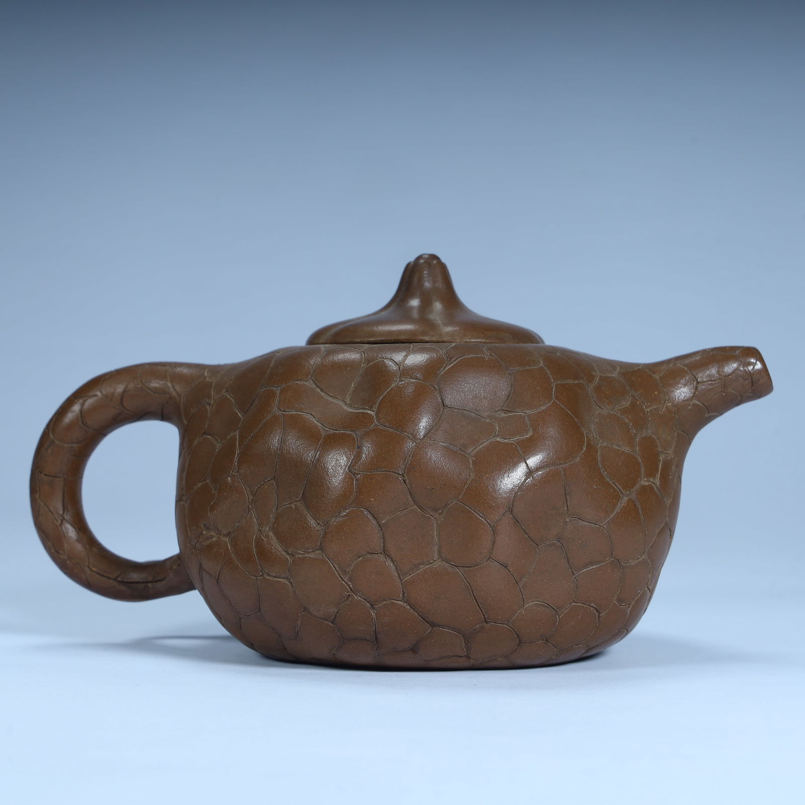 A purple clay pot for spring in the Qing Dynasty. (1 of 11)