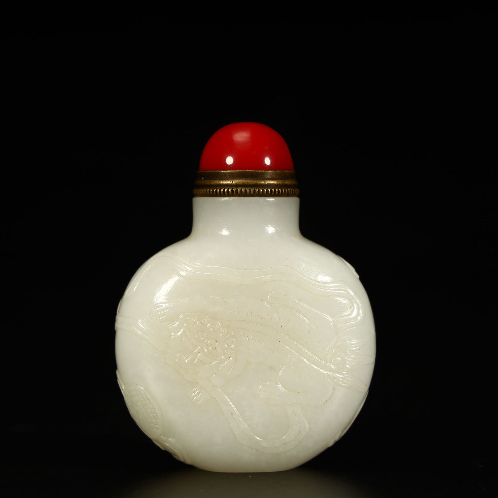 A Qing Dynasty Hetian white jade beast pattern snuff bottle (1 of 10)