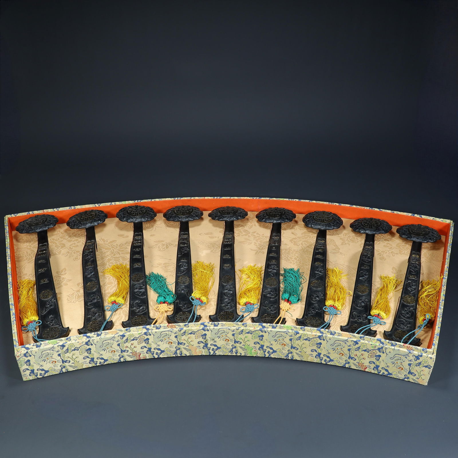 A set of Qing Dynasty agarwood ruyi ornaments: Qing Dynasty agarwood ruyi ornament set SIZE: H: 5.5cm L: 44cm W: 10.5cm Total W: 1944g (The Dimensions Of All Batches Are Manually Measured.If You Need More Detailed Information, Please Contact Our C