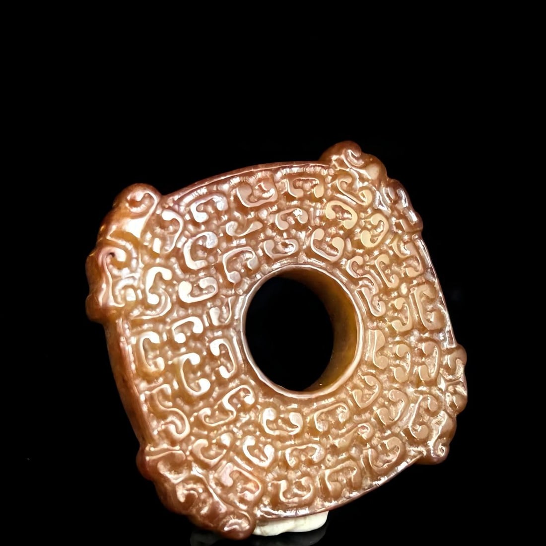 A Han Dynasty jade pattern dragon jade (1 of 9)