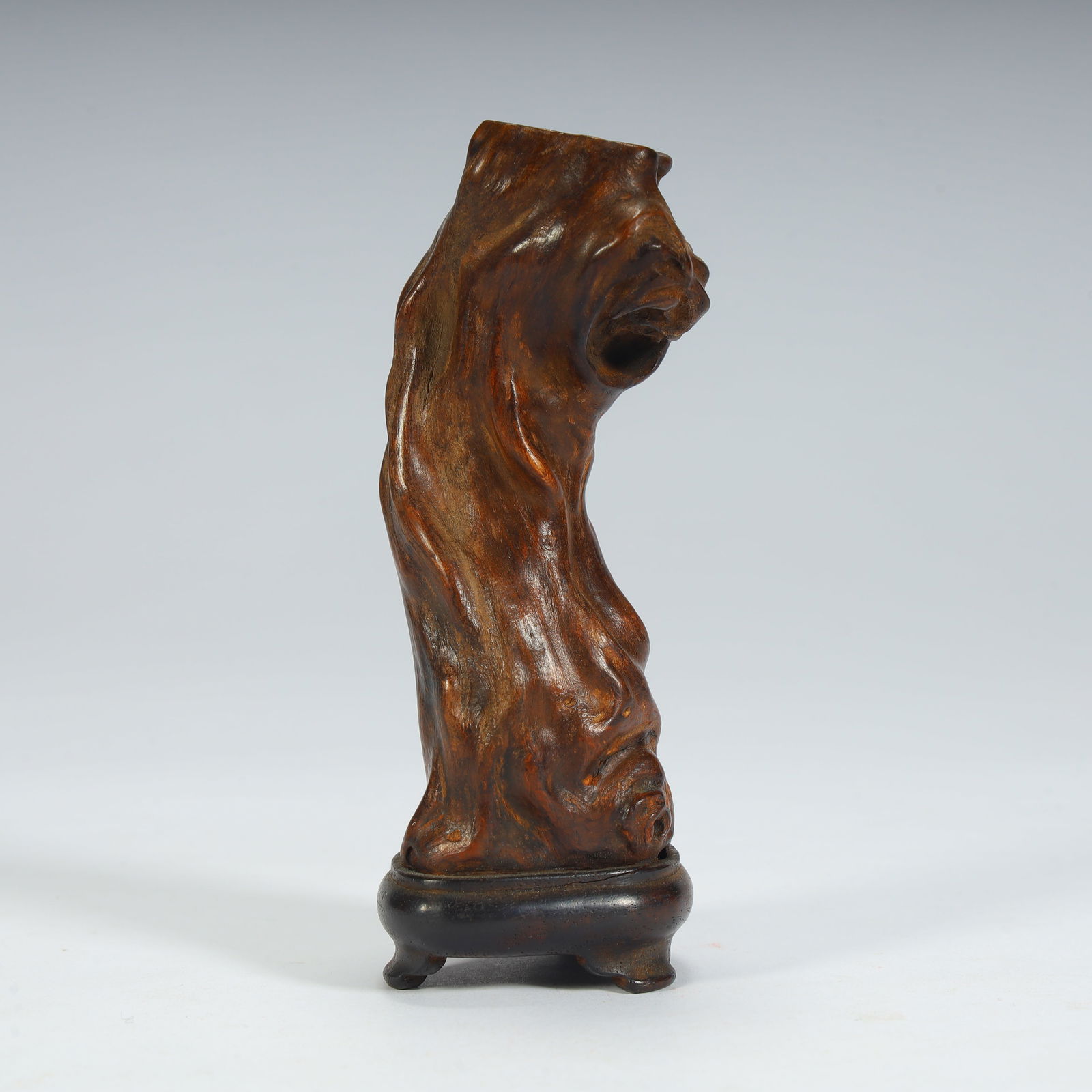 A Qing Dynasty root carving ornament (1 of 10)