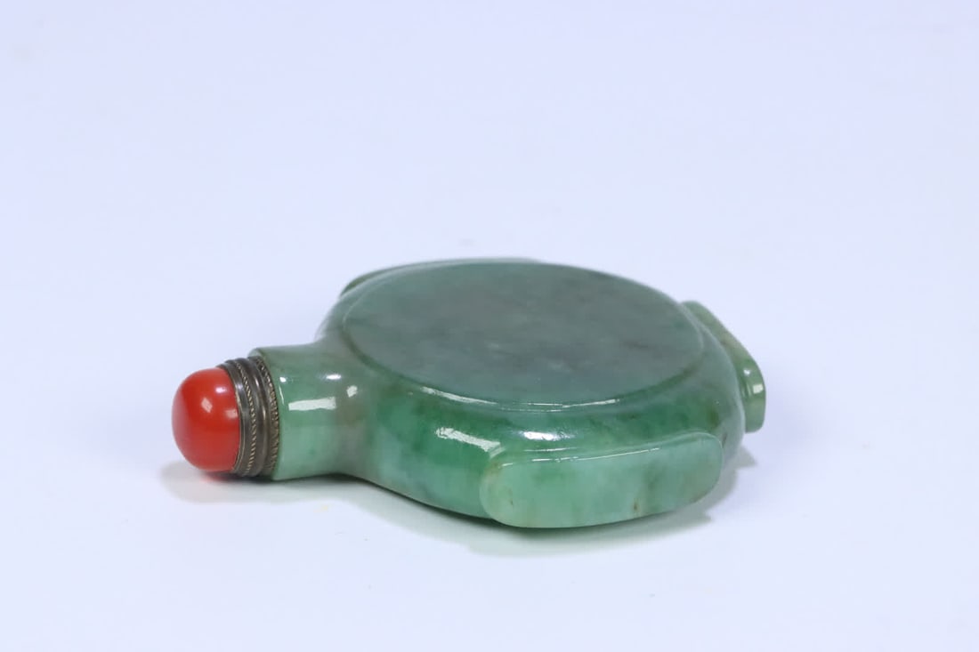 A Qing Dynasty jade plain pattern snuff bottle - 4