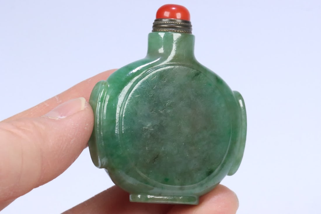 A Qing Dynasty jade plain pattern snuff bottle - 8
