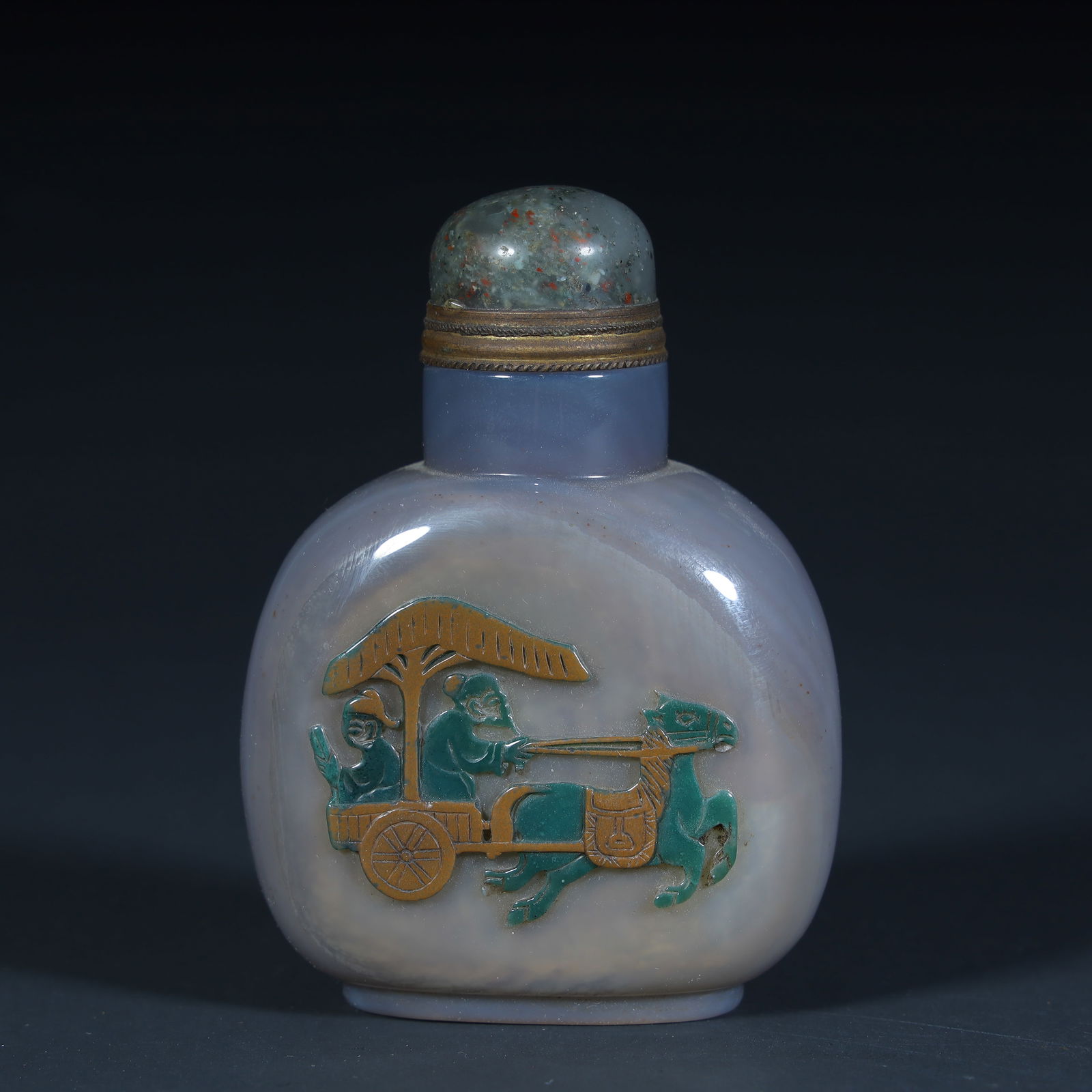 A snuff bottle of Qing Dynasty agate pretty character story (1 of 9)