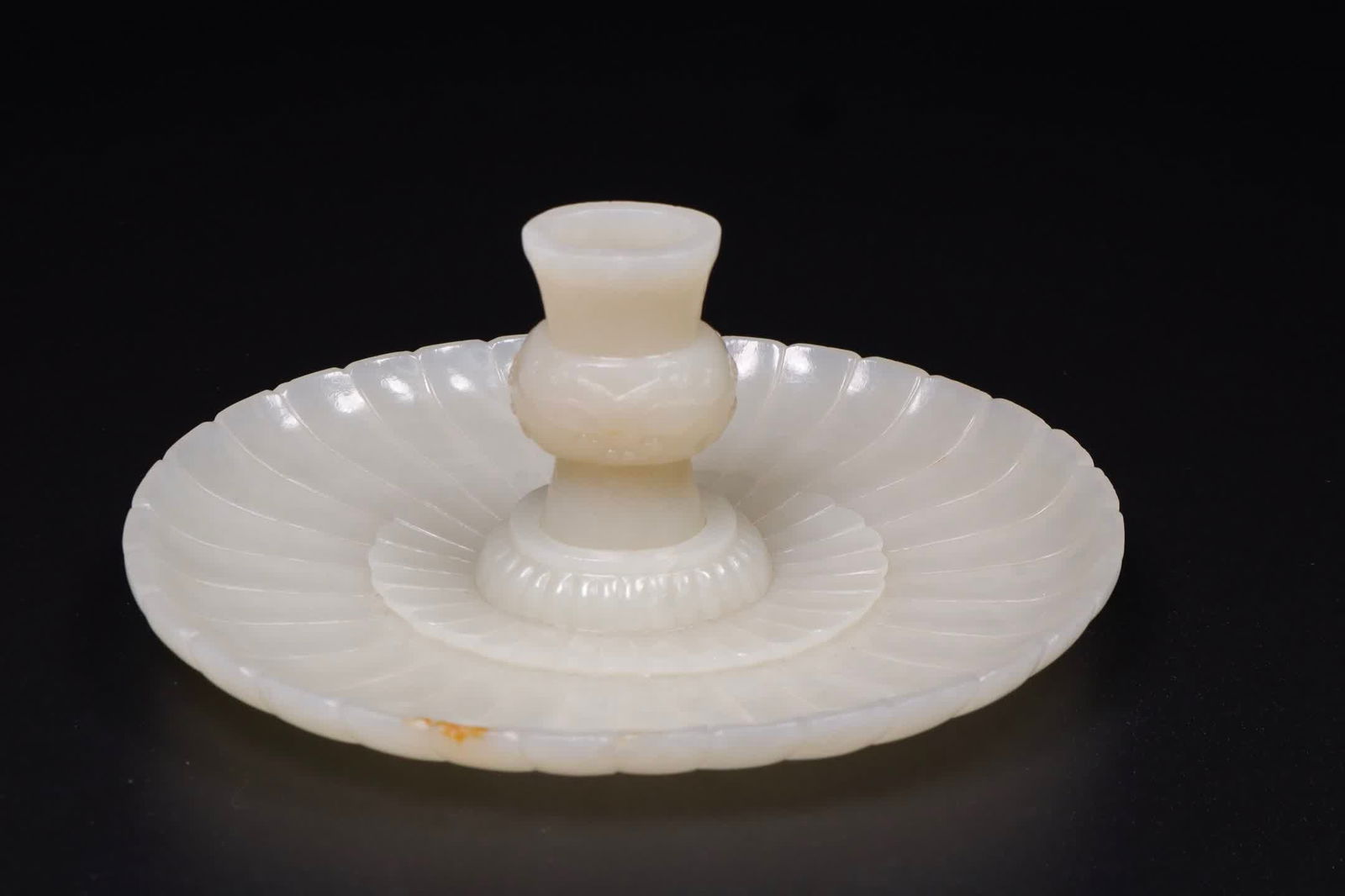 A piece of Qing Dynasty Hetian jade incense insert (1 of 9)