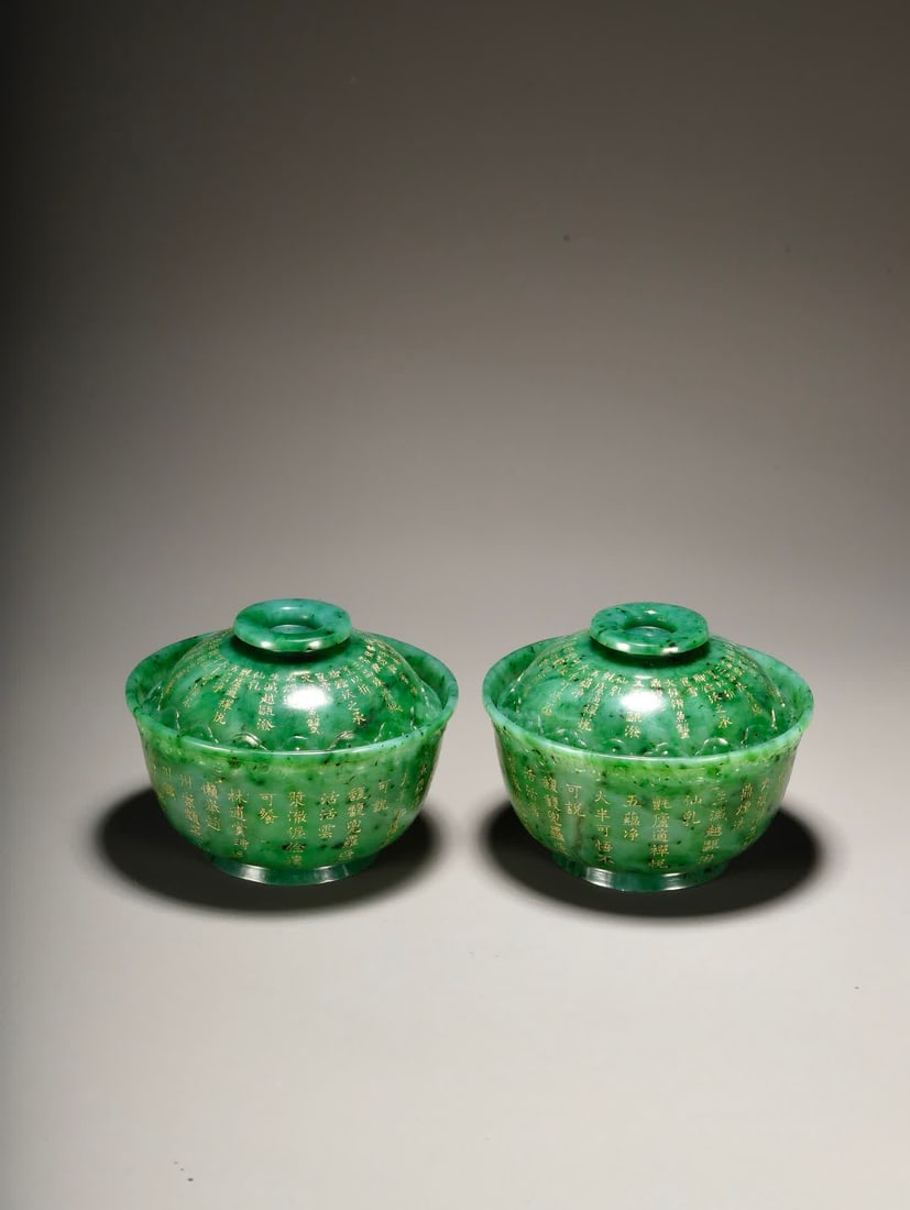 A pair of Qing Dynasty Hetian jasper Qianlong imperial poem cover bowls: Qing Dynasty Hetian jasper Qianlong imperial poem cover bowl SIZE: D:12cm H:6.3cm W:576.2g (The Dimensions Of All Batches Are Manually Measured.If You Need More Detailed Information, Please Contact Ou