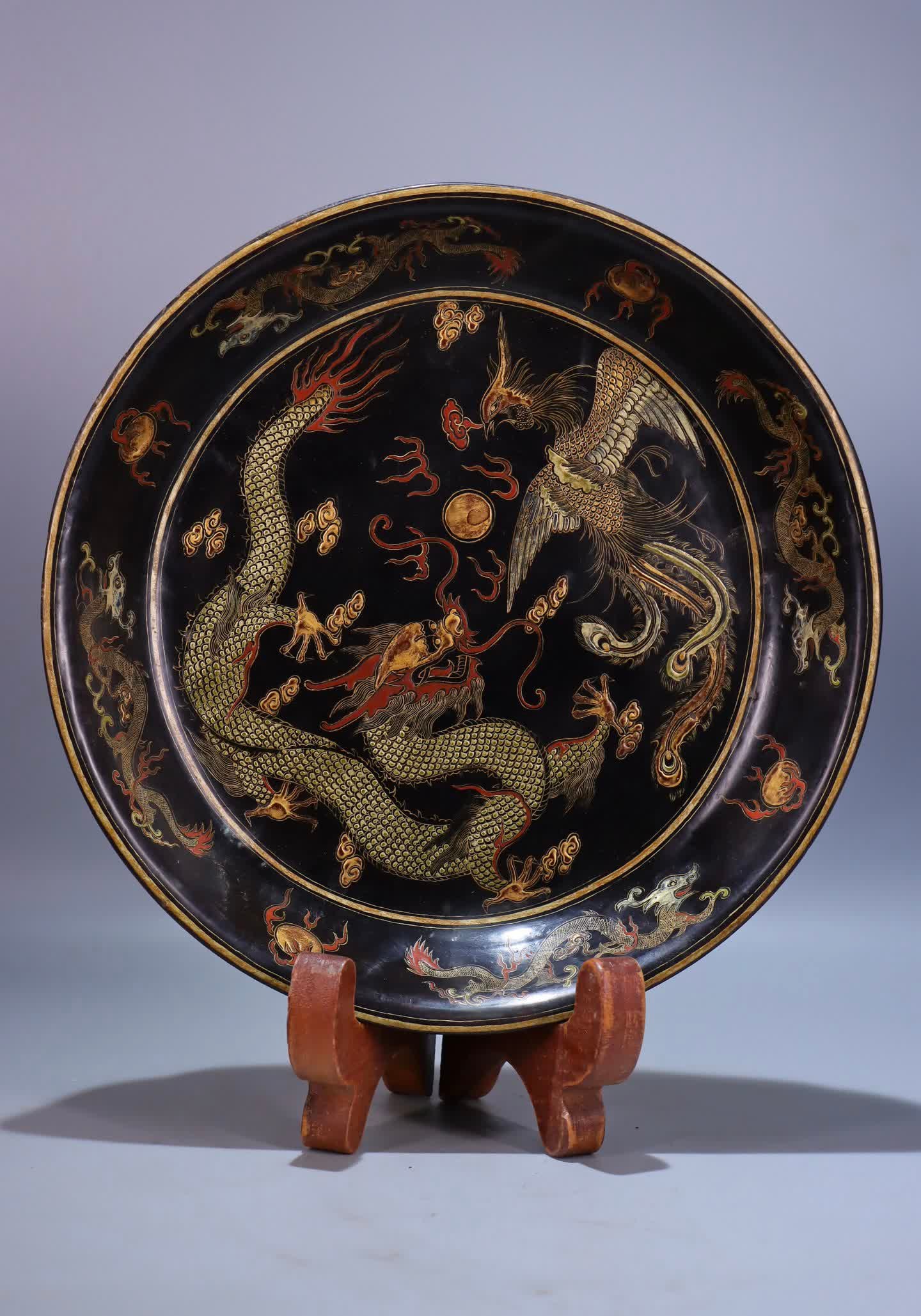 A Qing Dynasty Guangxu year wooden tire lacquer gold-painted dragon and phoenix plate (1 of 9)