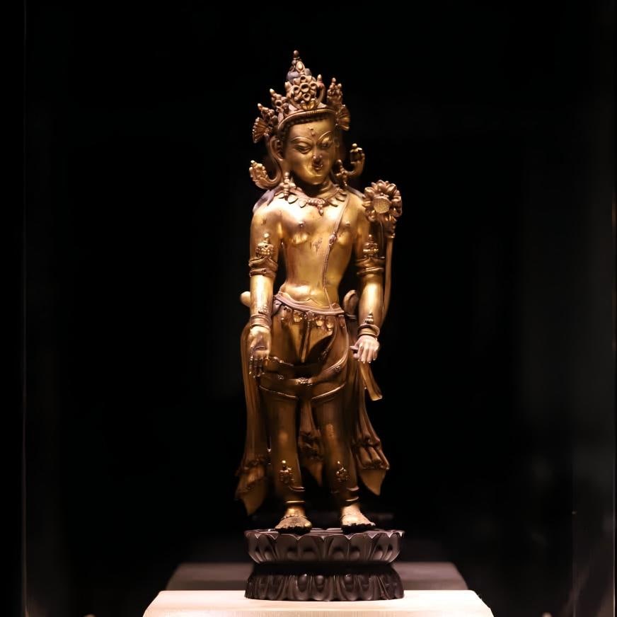 A Ming Dynasty bronze gilt lotus hand Guanyin statue: Ming Dynasty Copper gilt lotus hand Guanyin statue is a typical artifact of Tibetan Buddhist statues in the Ming Dynasty Cast using copper tire gilt technology The statue is gilded all over the body T