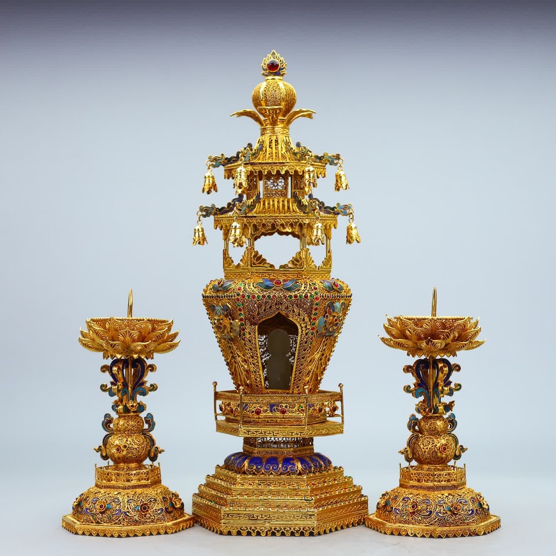 A set of cloisonné Buddhist hall ornaments in the Qing Dynasty: Qing Dynasty cloisonné Buddhist hall ornaments SIZE: Wax table H: 21cm W: 10.5cm W: 740g tower H: 42cm W: 14cm W: 1360g (The Dimensions Of All Batches Are Manually Measured.If You Need More Detailed