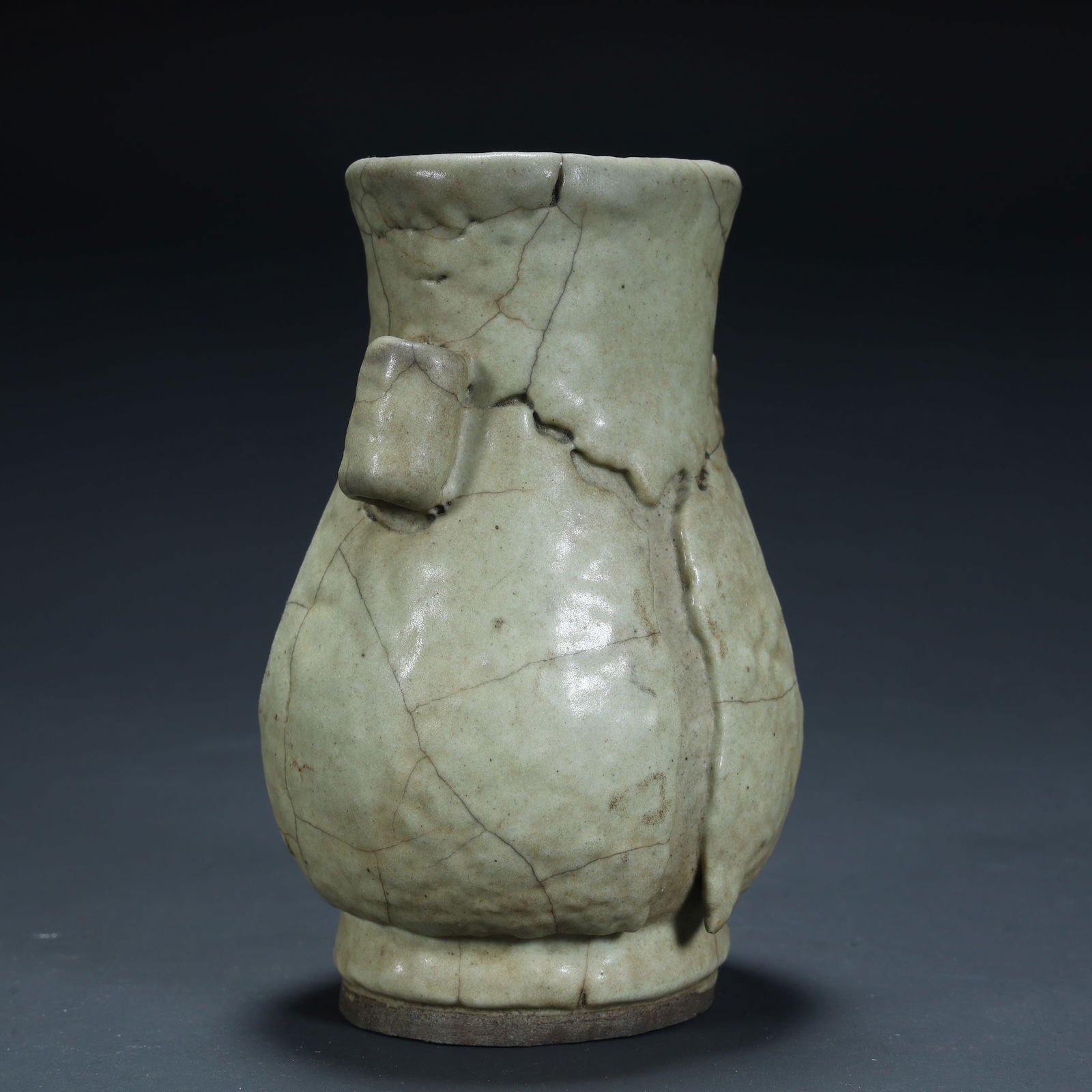 A Qing Dynasty celadon "bionic amphora" - 2