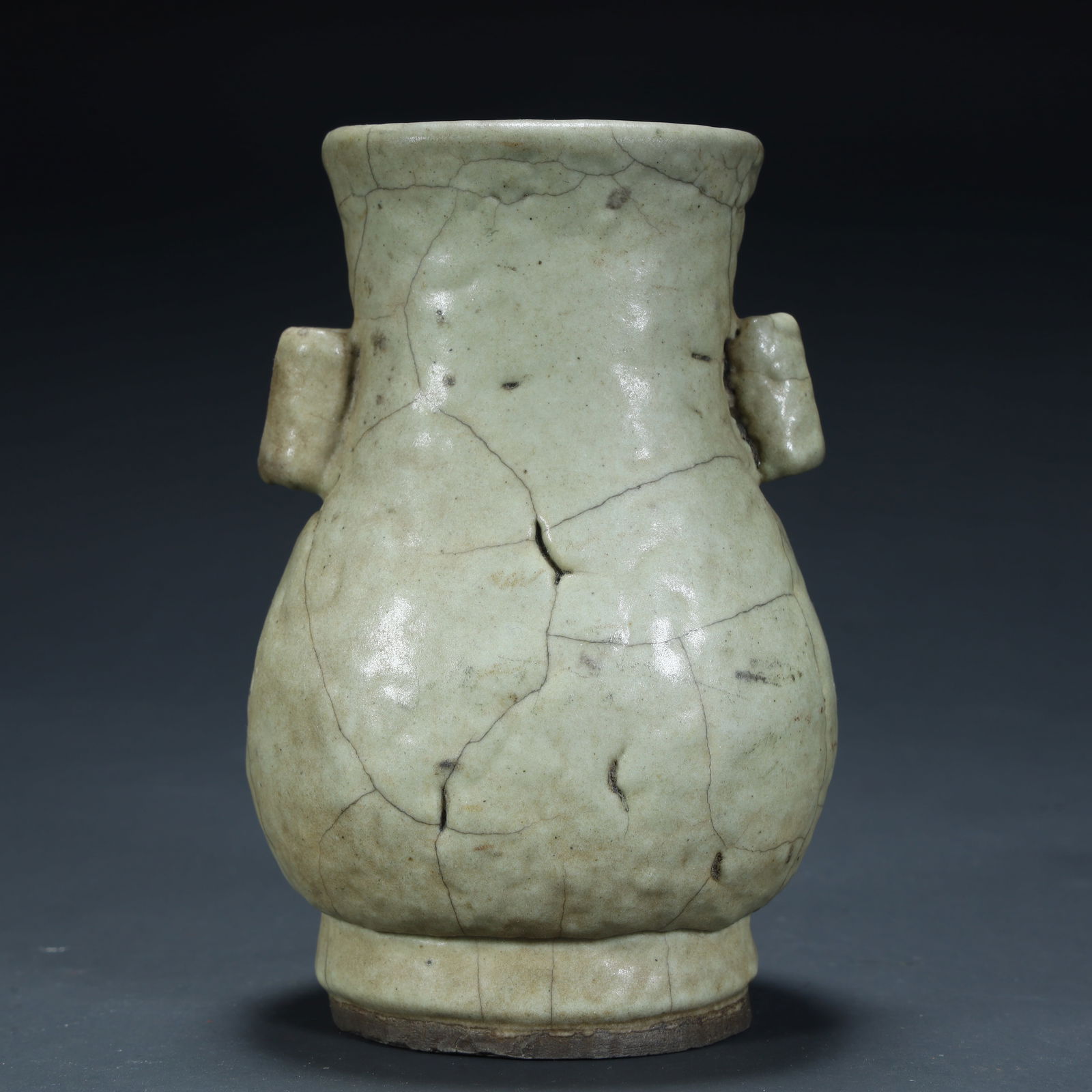 A Qing Dynasty celadon "bionic amphora" - 6